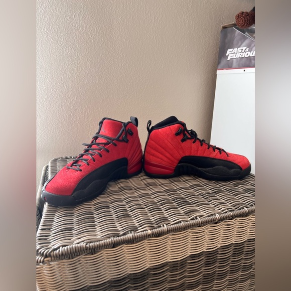 Jordan’s size 6Y or 7Wmns - Picture 5 of 5